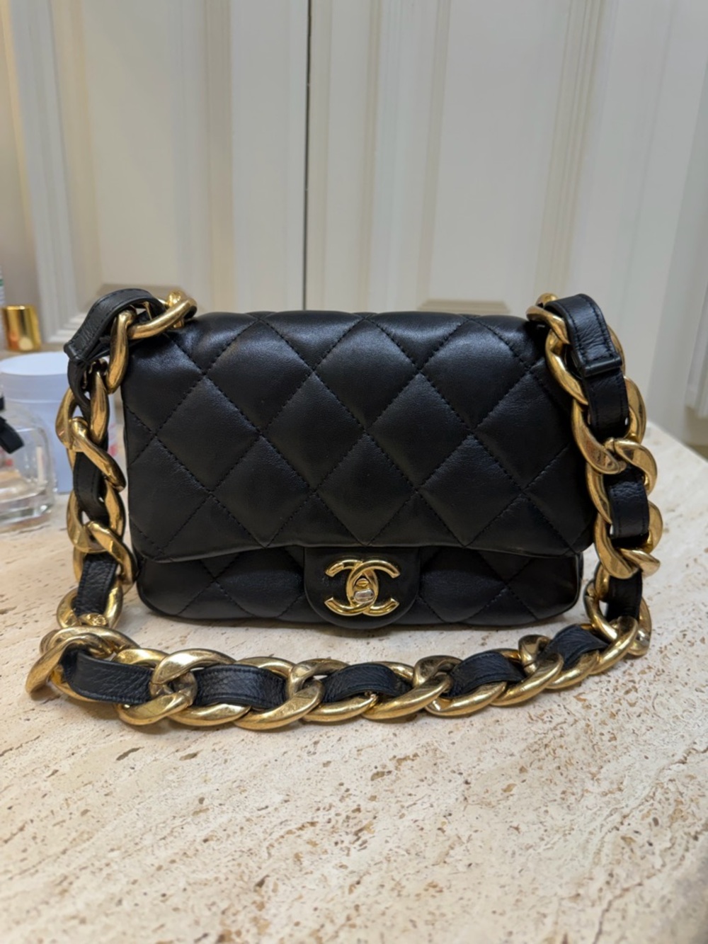 CHANEL Black Quilted Shoulder Bag with Gold Chain